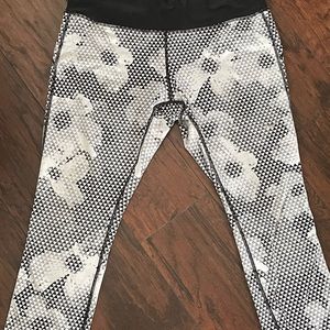 Women’s Nike capri running pants